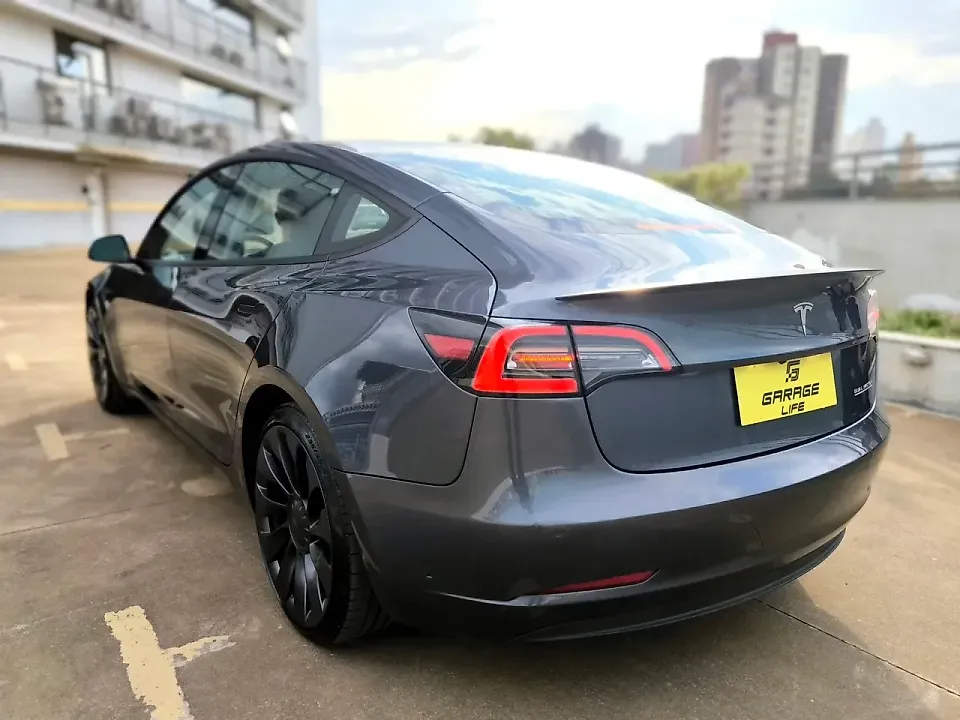Tesla Model 3 - Imagem 17