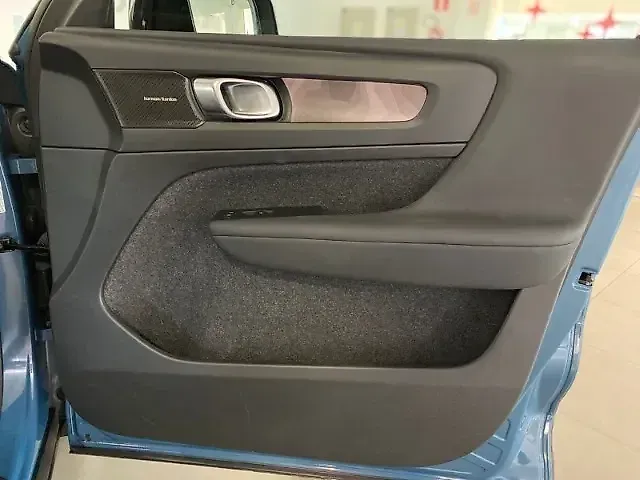 Volvo XC40 Recharge - Imagem 9