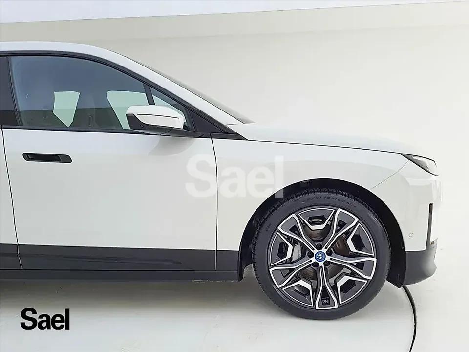 BMW Ix - Imagem 4