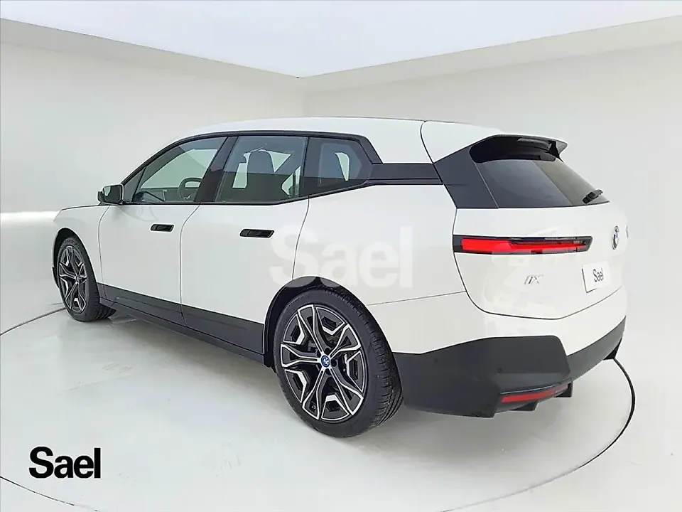 BMW Ix - Imagem 8