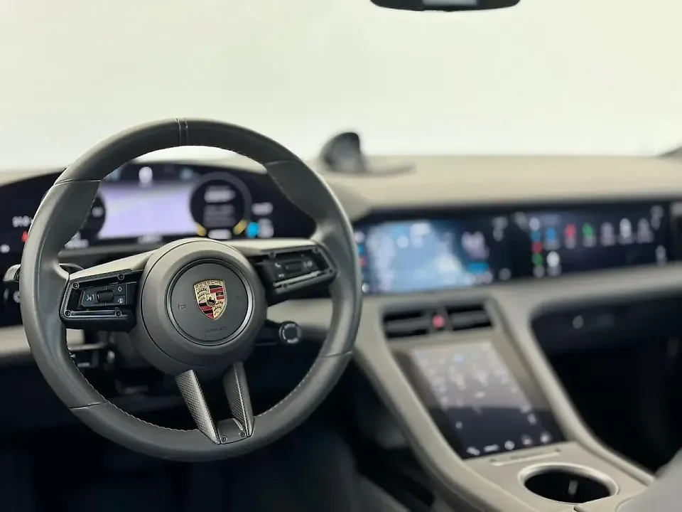 Porsche Taycan - Imagem 11