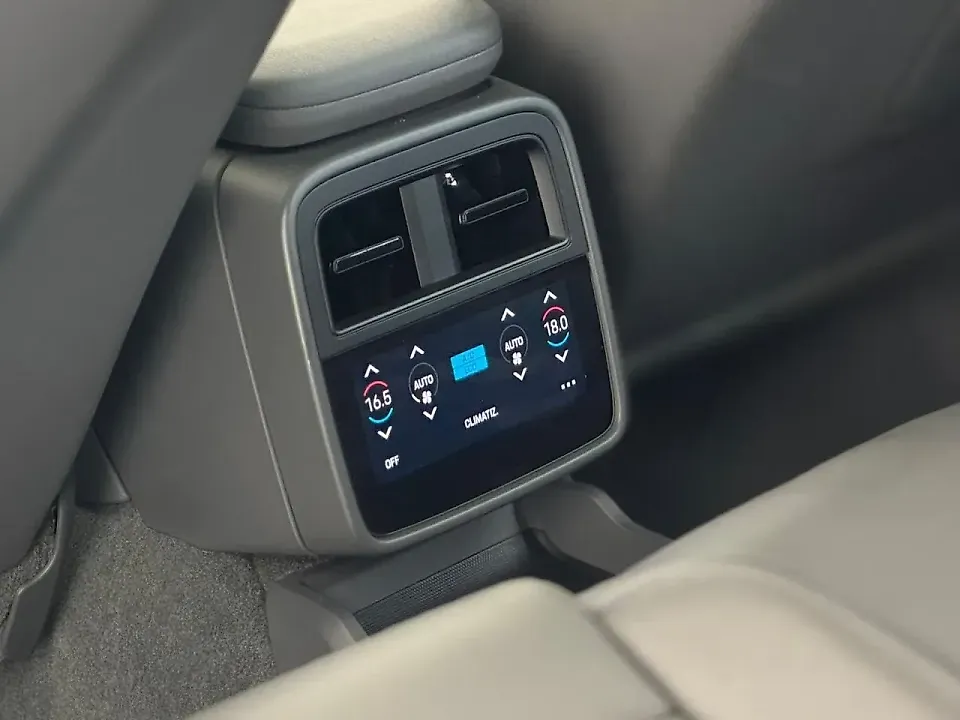 Porsche Taycan - Imagem 17