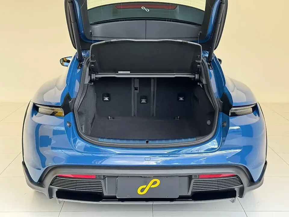 Porsche Taycan - Imagem 18