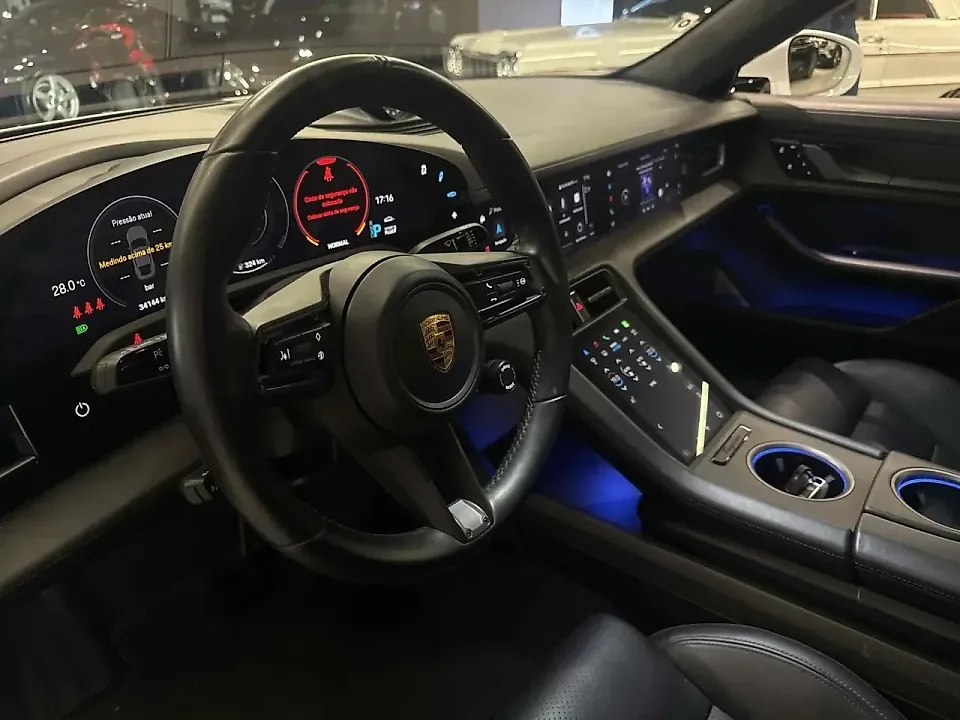Porsche Taycan - Imagem 7