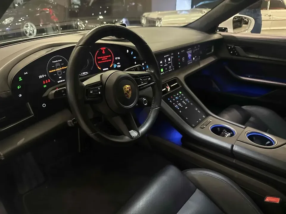 Porsche Taycan - Imagem 13