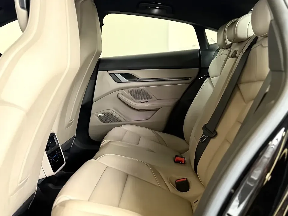 Porsche Taycan - Imagem 13
