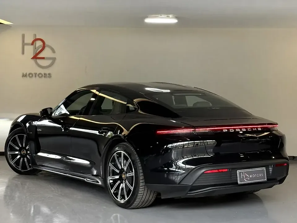 Porsche Taycan - Imagem 11