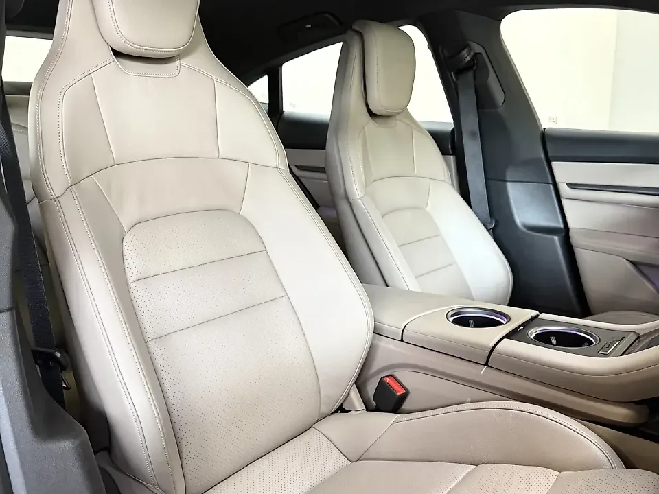 Porsche Taycan - Imagem 16