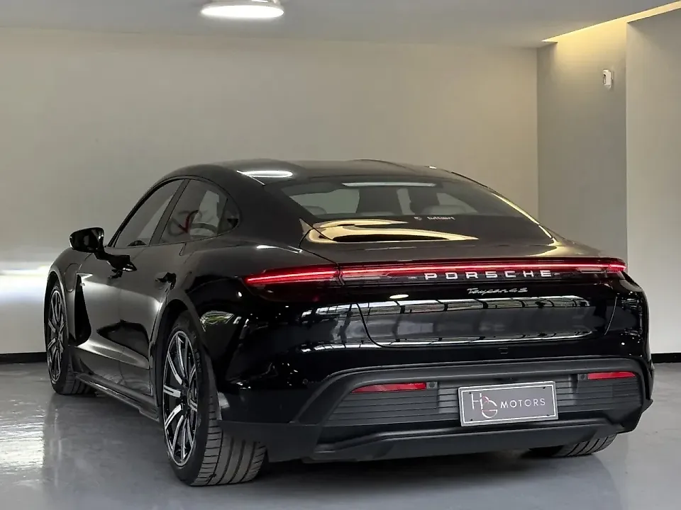 Porsche Taycan - Imagem 15
