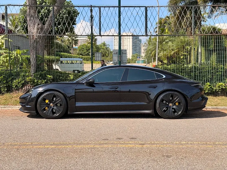 Porsche Taycan - Imagem 8
