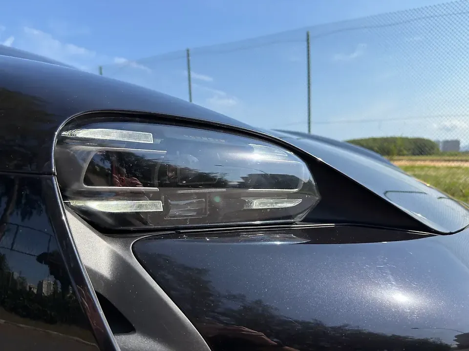Porsche Taycan - Imagem 12