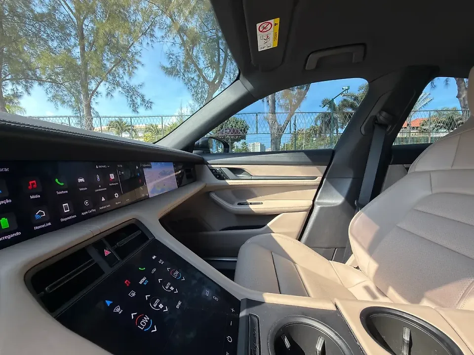 Porsche Taycan - Imagem 16
