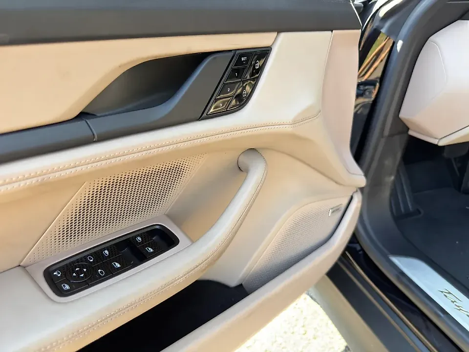 Porsche Taycan - Imagem 17