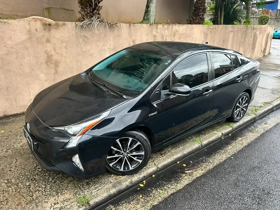 Toyota Prius Gen-4 - Imagem 1