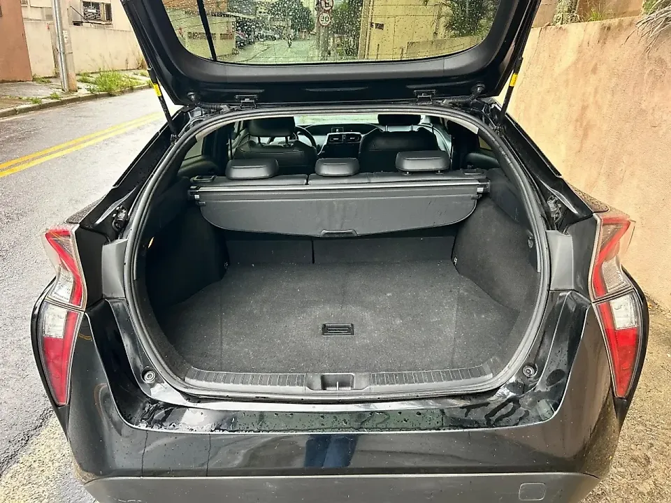 Toyota Prius Gen-4 - Imagem 9
