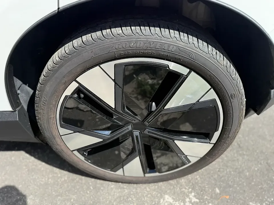 Volvo EX30 - Imagem 8