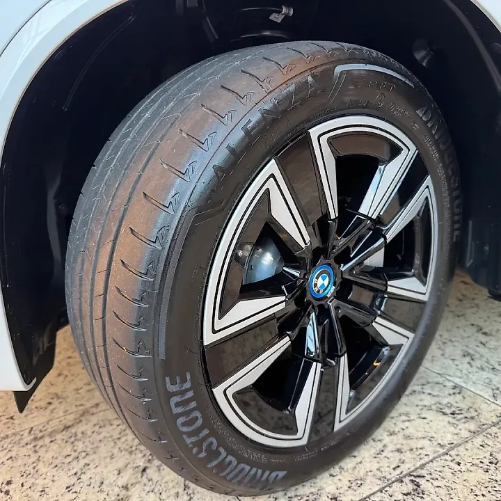 BMW IX3 - Imagem 15