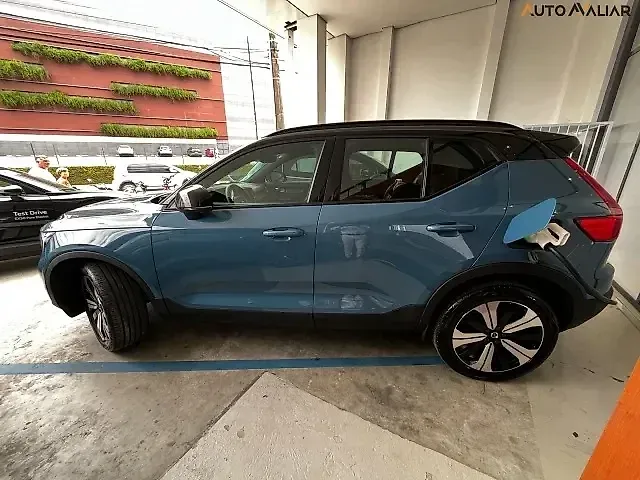 Volvo XC40 Recharge - Imagem 1