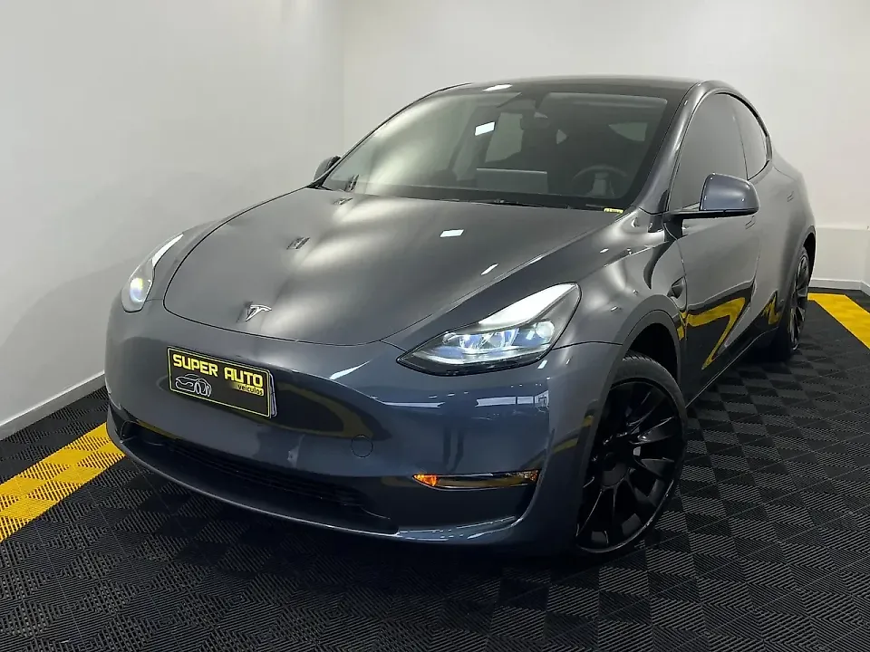 Tesla Model Y - Imagem 1