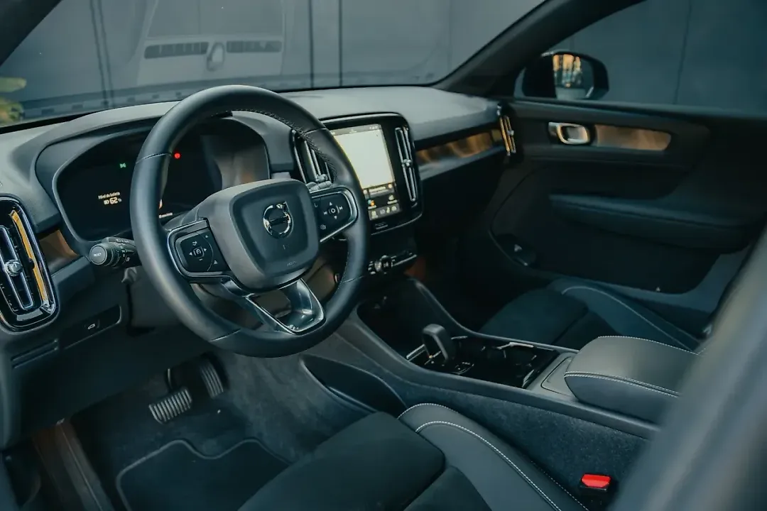Volvo C40 Recharge - Imagem 12