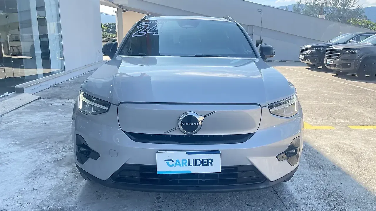 Volvo XC40 Recharge - Imagem 1