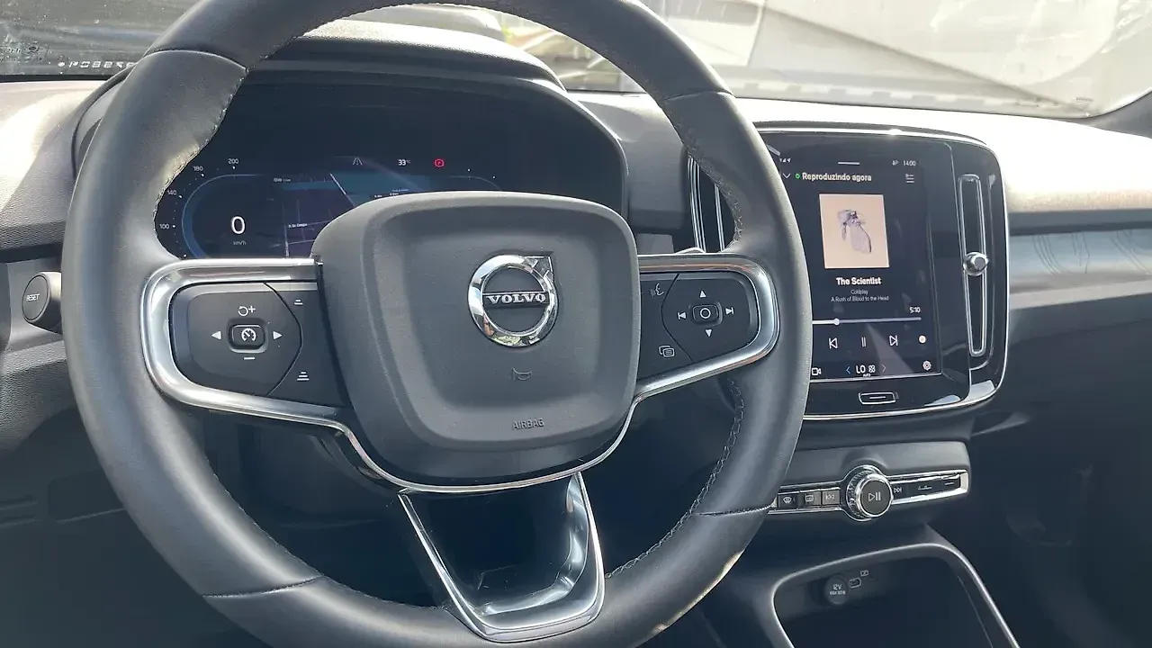 Volvo XC40 Recharge - Imagem 12