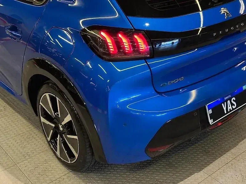 Peugeot E-208 - Imagem 8