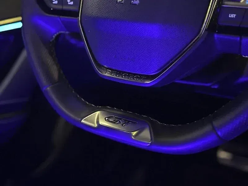 Peugeot E-208 - Imagem 16