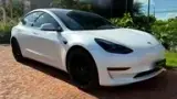 Tesla Model 3 - Miniatura 1