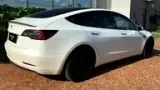 Tesla Model 3 - Miniatura 4