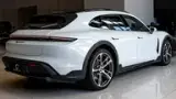 Porsche Taycan - Miniatura 6