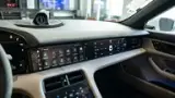 Porsche Taycan - Miniatura 18
