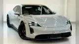 Porsche Taycan - Miniatura 1