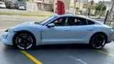 Porsche Taycan - Miniatura 4