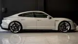 Porsche Taycan - Miniatura 8