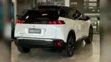 Peugeot E-2008 - Miniatura 20