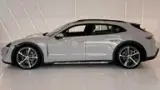 Porsche Taycan - Miniatura 3