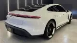 Porsche Taycan - Miniatura 6