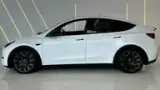 Tesla Model Y - Miniatura 3