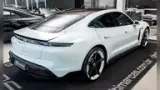 Porsche Taycan - Miniatura 6