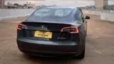 Tesla Model 3 - Miniatura 18