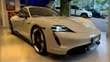 Porsche Taycan - Miniatura 3