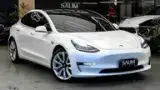 Tesla Model 3 - Miniatura 1
