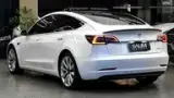 Tesla Model 3 - Miniatura 6
