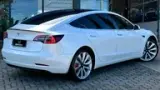 Tesla Model 3 - Miniatura 16