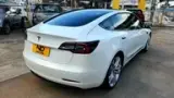 Tesla Model 3 - Miniatura 3