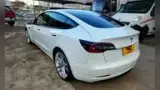Tesla Model 3 - Miniatura 8