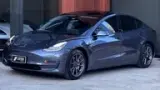Tesla Model 3 - Miniatura 1