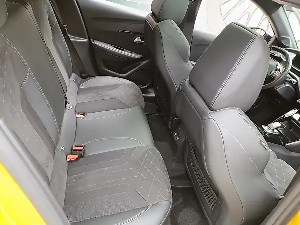 Peugeot E-208 - Imagem 11