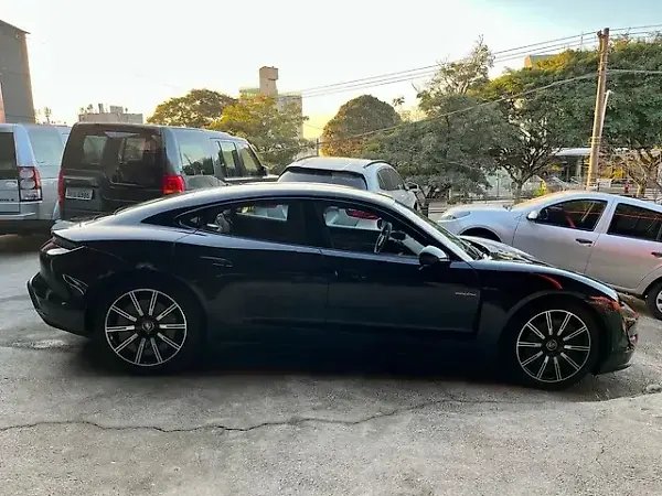Porsche Taycan - Imagem 1